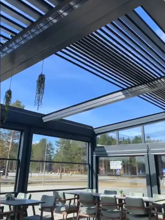 Lameltak i högkvalitativt aluminium — closed